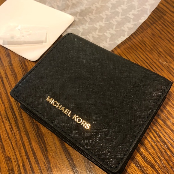 Michael Kors Handbags - NWT MK Jet Set Flap card Wallet